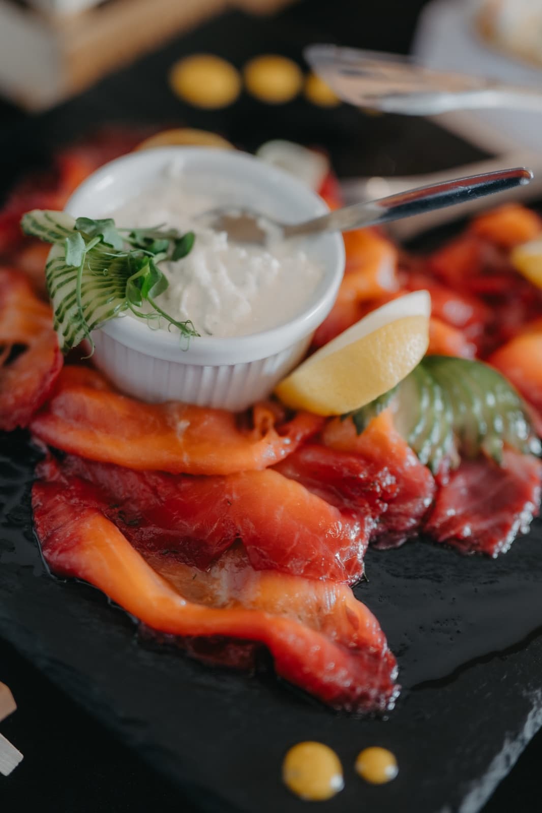 Gravlax z lososa a řepy