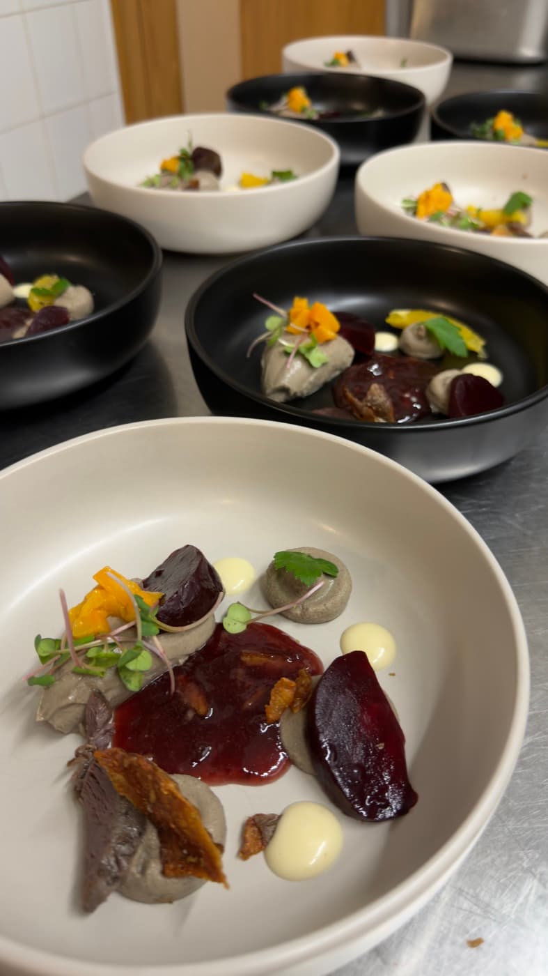 Naservírovaný gastronomický talíř